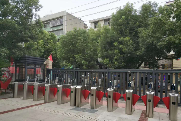 门禁考勤在智慧校园中起到的作用