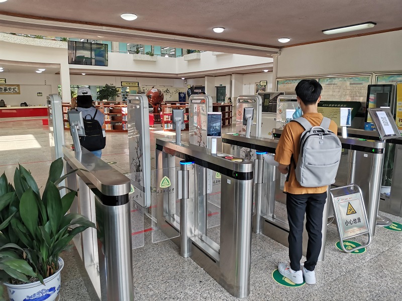 校园弱电智能“守门员”-门禁道闸