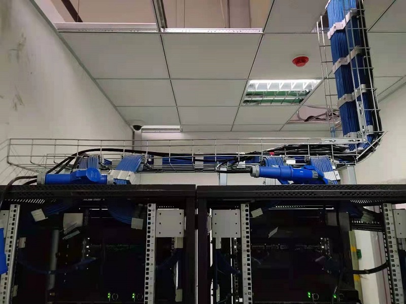 弱电工程施工中线缆桥架管子如何安排？