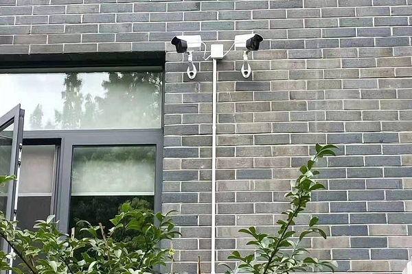 户外大面积的工厂该如何安装监控？